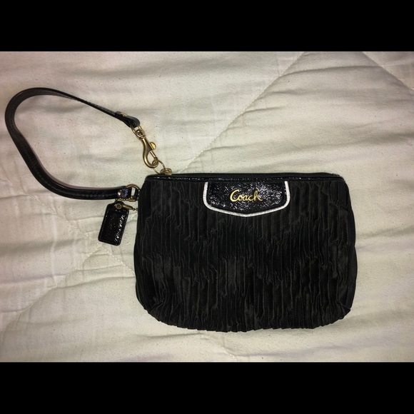 Coach Madison Wristlet. - Picture 1 of 1